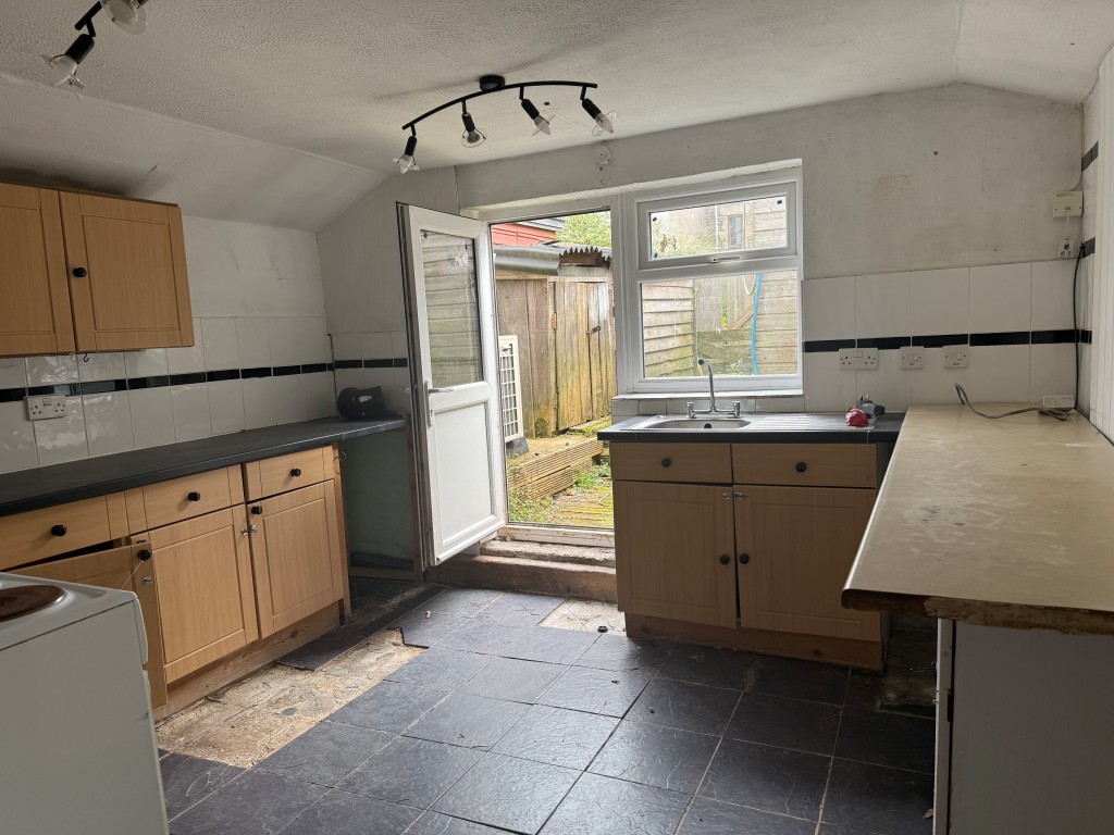 Lot: 38 - TWO-BEDROOM TERRACED COTTAGE FOR UPDATING WITH PARKING - Kitchen looking towards rear of property